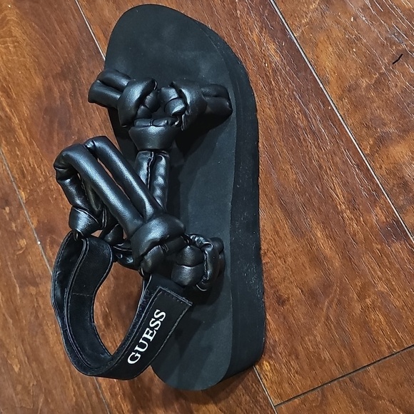 GUESS Women's Albina Wedge Sandal, black, size 9.5 M - Picture 3 of 5